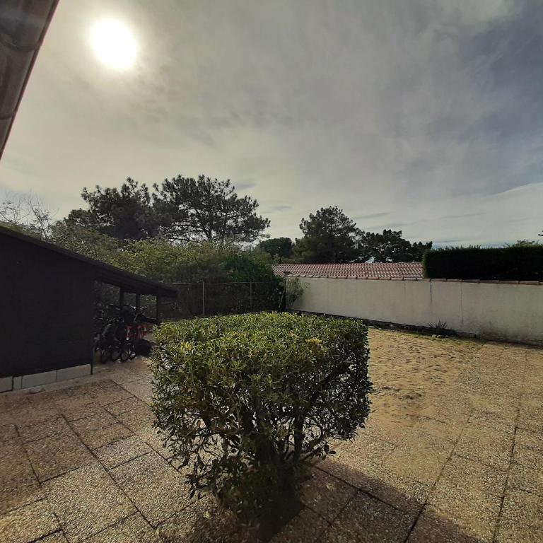 Villa Patio Charmante, 2 Pas des Plages, Terrasse, Parking, Piste Cyclable - FR-1-239-892 - Maison 1 Chambre - 28