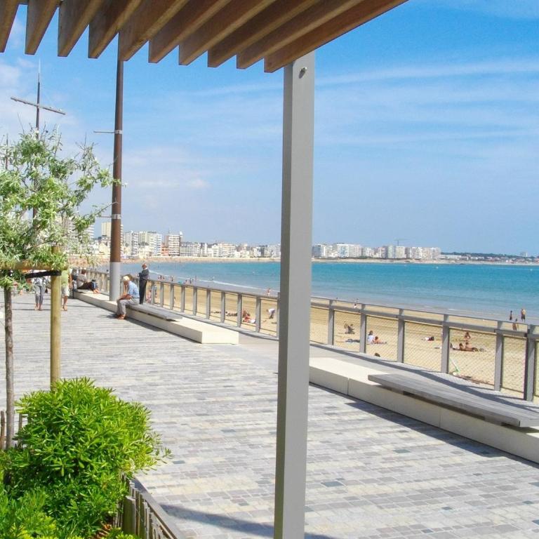 Appartement T2 avec Wifi, grande terrasse, à 500m de la plage - FR-1-92-924 - Apartment - 3
