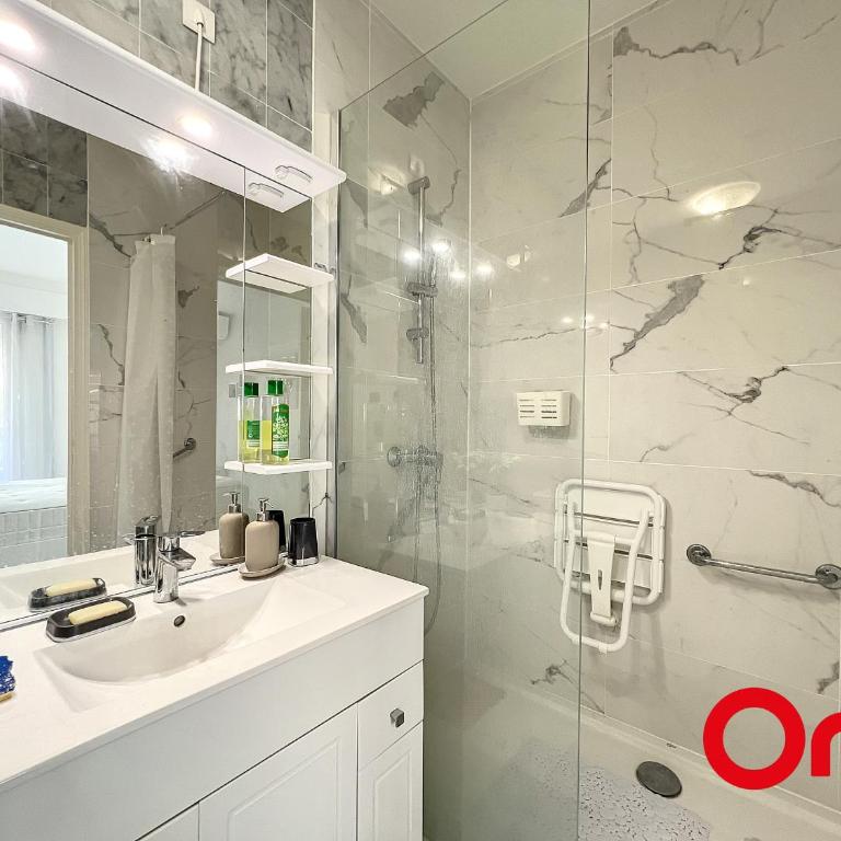 Appartement Central proche Plages avec Piscine, Sauna, Parking et Climatisation - FR-1-647-23 - Appartamento - 10