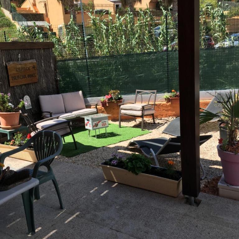 APPARTEMENT 6 PERS CLIMATISÉ - CENTRE VILLE À 15 MIN DE LA MER - 75M2 - 3 CHAMBRES - TERRASSE -CALME - PARKING - Appartement 3 Chambres - 2