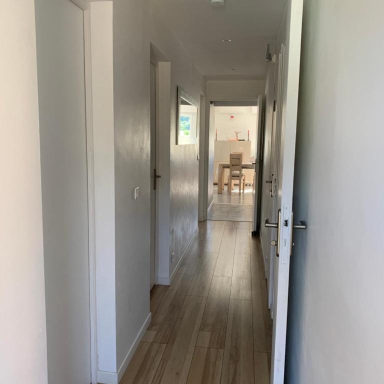 APPARTEMENT 6 PERS CLIMATISÉ - CENTRE VILLE À 15 MIN DE LA MER - 75M2 - 3 CHAMBRES - TERRASSE -CALME - PARKING - Appartement 3 Chambres - 10
