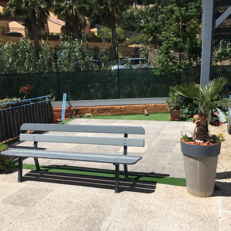 APPARTEMENT 6 PERS CLIMATISÉ - CENTRE VILLE À 15 MIN DE LA MER - 75M2 - 3 CHAMBRES - TERRASSE -CALME - PARKING - Appartement 3 Chambres - 15