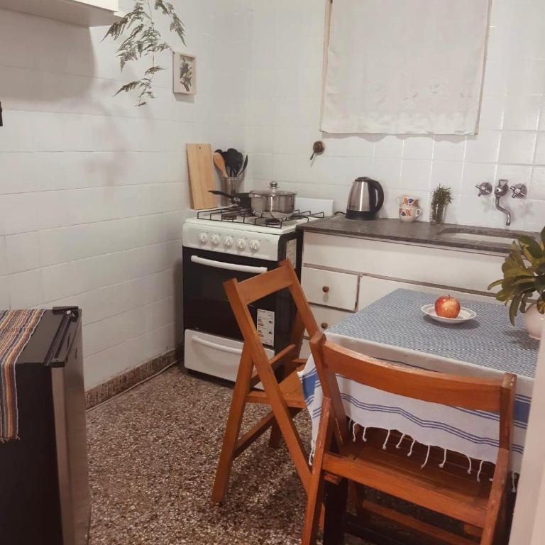 Ambiente cómodo y luminoso con balcón- Zona céntrica - One-Bedroom Apartment - 5