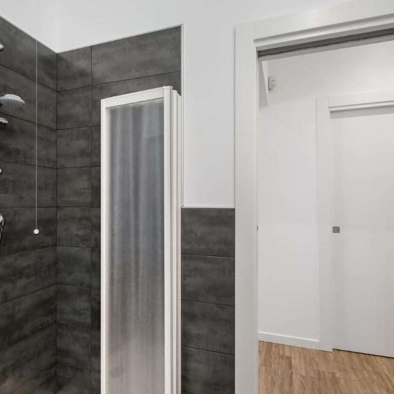 Civico 36 - Zona residenziale tranquilla - A 15 minuti a piedi dal Centro - Casa Guido - Appartamento con 2 Camere da Letto - 3