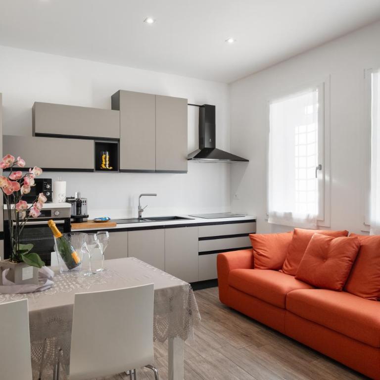 Civico 36 - Zona residenziale tranquilla - A 15 minuti a piedi dal Centro - Casa Guido - Appartamento con 2 Camere da Letto - 1