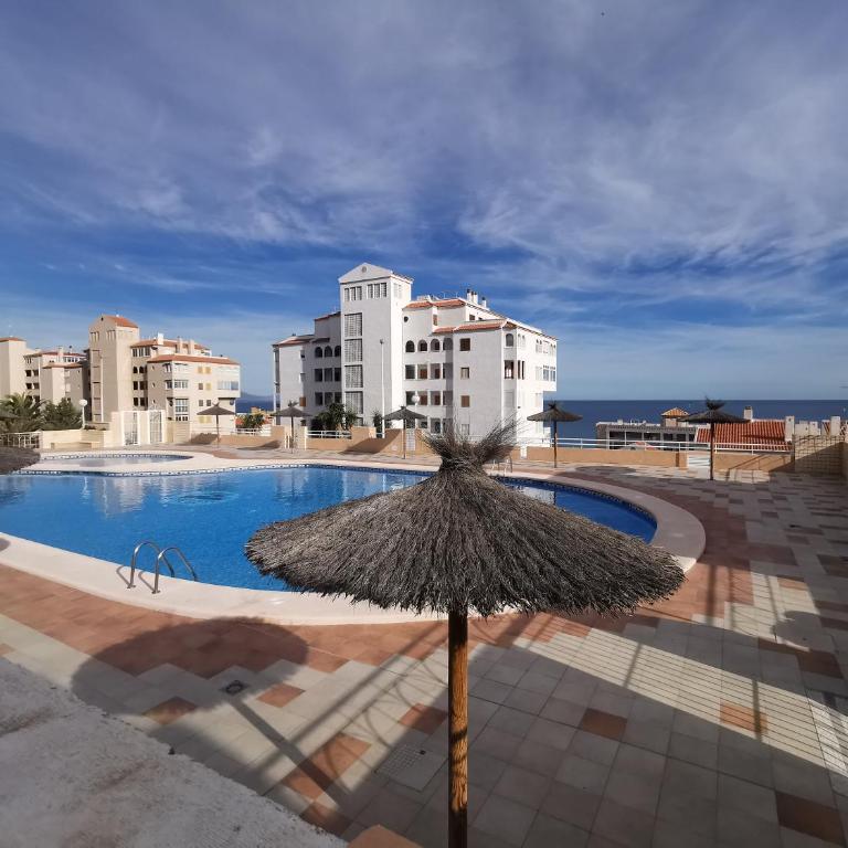 Costamar bungalow familiar, piscina y terraza, a 5 min de la playa - Three-Bedroom Apartment - 29
