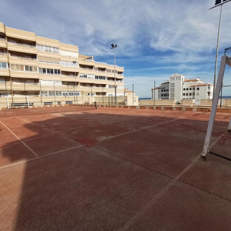 Costamar bungalow familiar, piscina y terraza, a 5 min de la playa - Three-Bedroom Apartment - 30