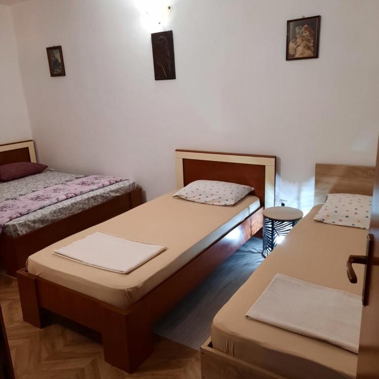 Apartmani na moru - Apartment with Terrace - 11