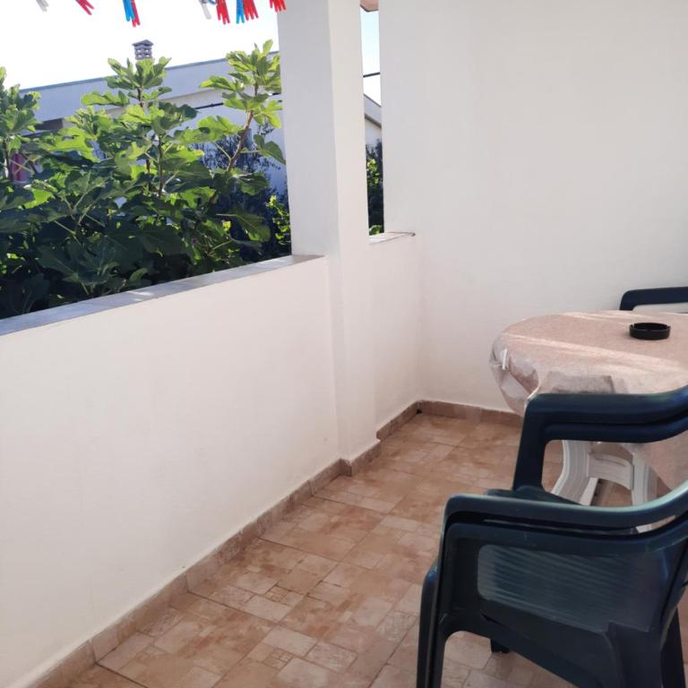 Apartmani na moru - Apartment with Terrace - 5