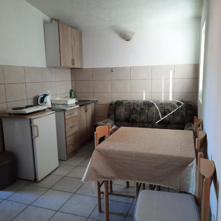 Apartmani na moru - Apartment with Terrace - 2