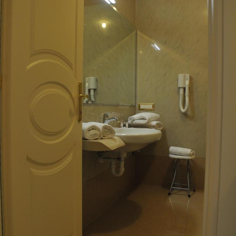 Hotel Verdi - Camera Matrimoniale/Doppia con Letti Singoli con Balcone - 22