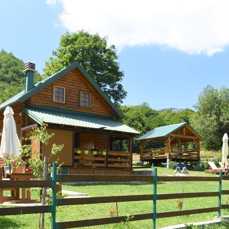 Private Cabin in the Woods - Three-Bedroom House - 3