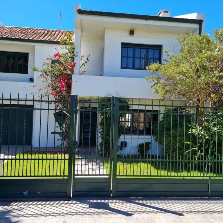 Casa con parque cerca de la costa y patios cerveceros - Casa de 3 dormitorios - 1