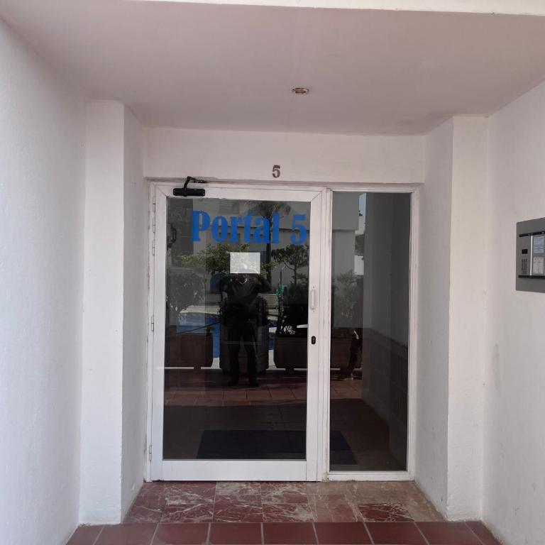 EL FARO VACACIONES en ESTEPONA - Apartamento con vistas a la piscina - 5