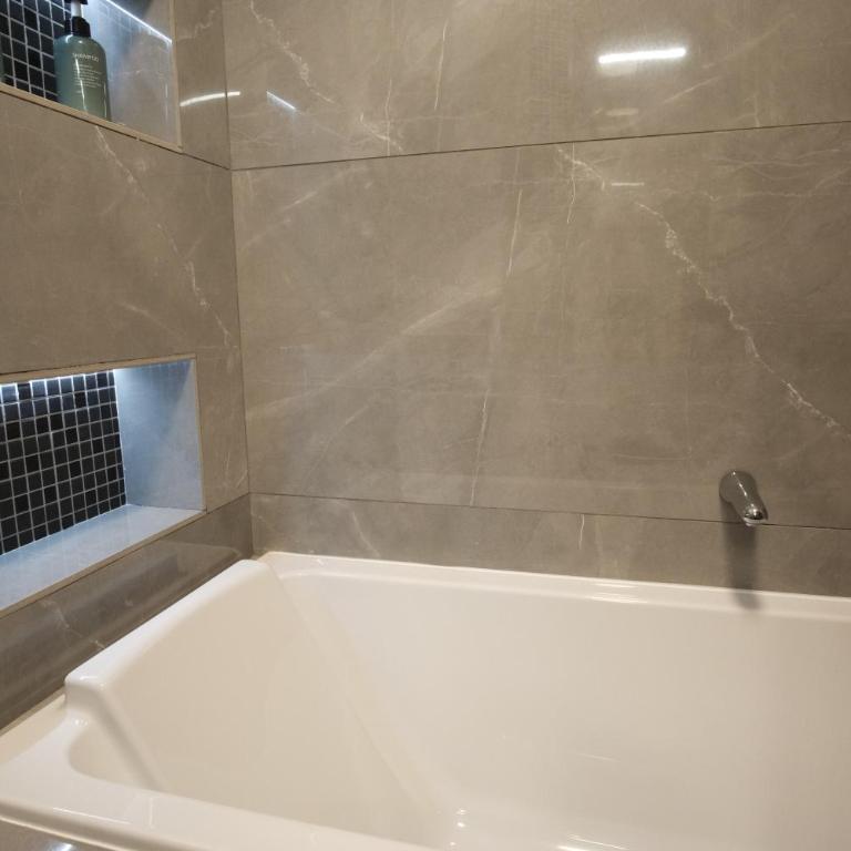 Charming AC 2-bedroom apartment Antibes city center family, couples friendly - Two-Bedroom Apartment - 13