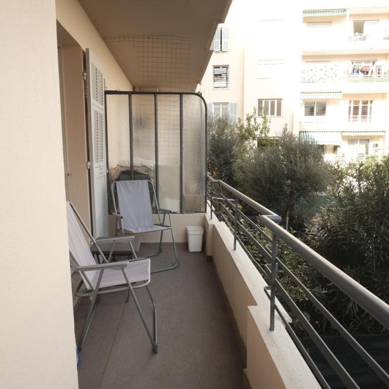 Charming AC 2-bedroom apartment Antibes city center family, couples friendly - Two-Bedroom Apartment - 33
