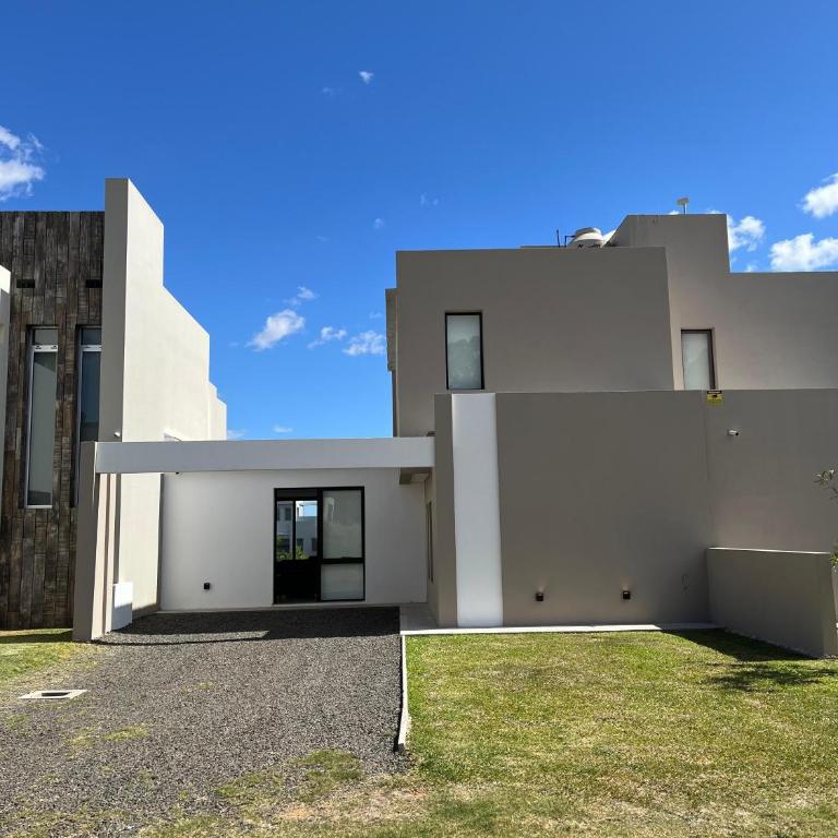 Lago Santa Ana - One-Bedroom House - 21
