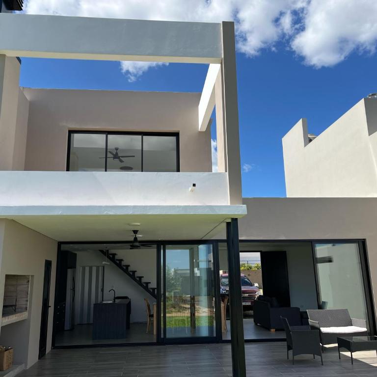 Lago Santa Ana - One-Bedroom House - 1