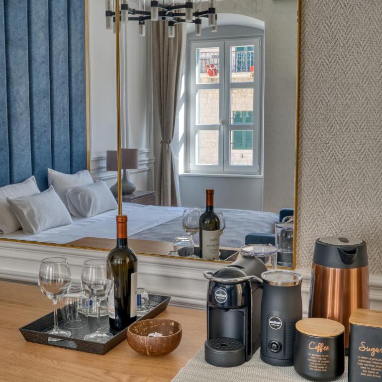 Hive Luxury Suites by MN Property - One-Bedroom Apartment - 2
