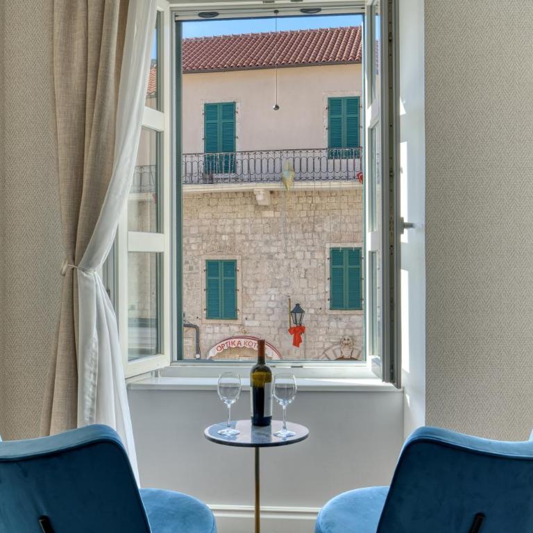 Hive Luxury Suites by MN Property - One-Bedroom Apartment - 3