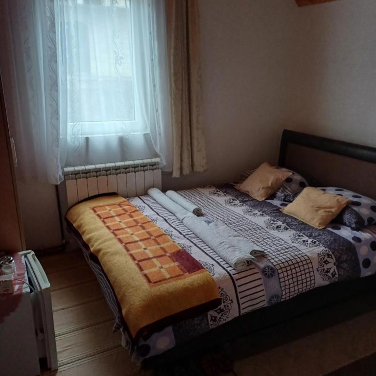 Rooms Skorpijon - Dvokrevetna Soba sa Bračnim Krevetom i Pogledom na Planinu - 2