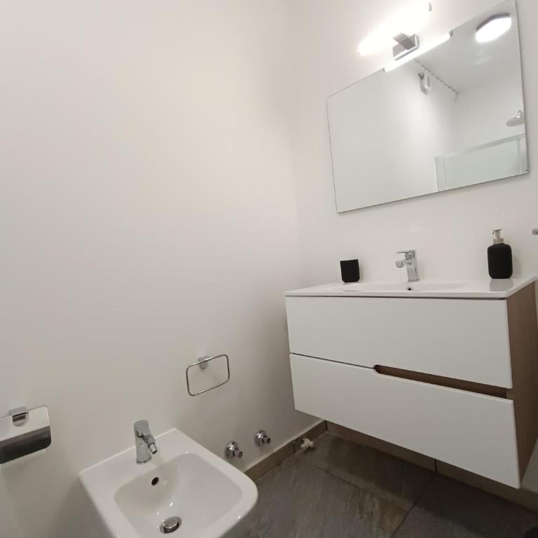 B&B Napoli Fuorigrotta - Double Room with Private Bathroom - 5