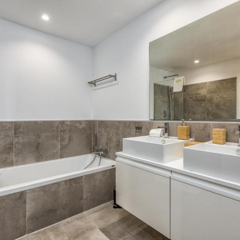 ViVi Homes - Sara Pool, Terrace, Golf & Beach - Apartamento Deluxe - 19