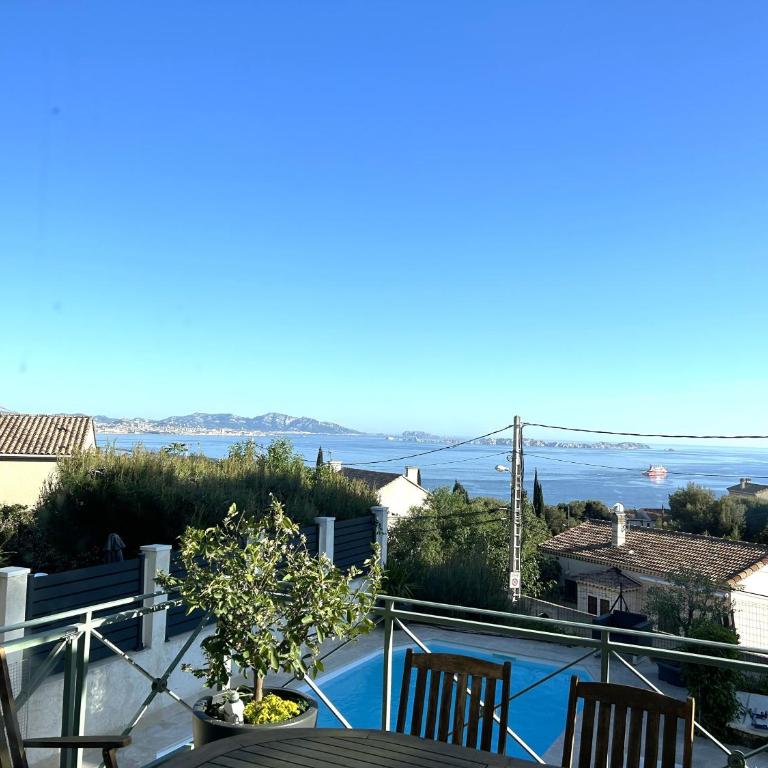 maison entièrement climatisée vue d'exception mer et rade de Marseille avec piscine 8 personnes - Villa - 11