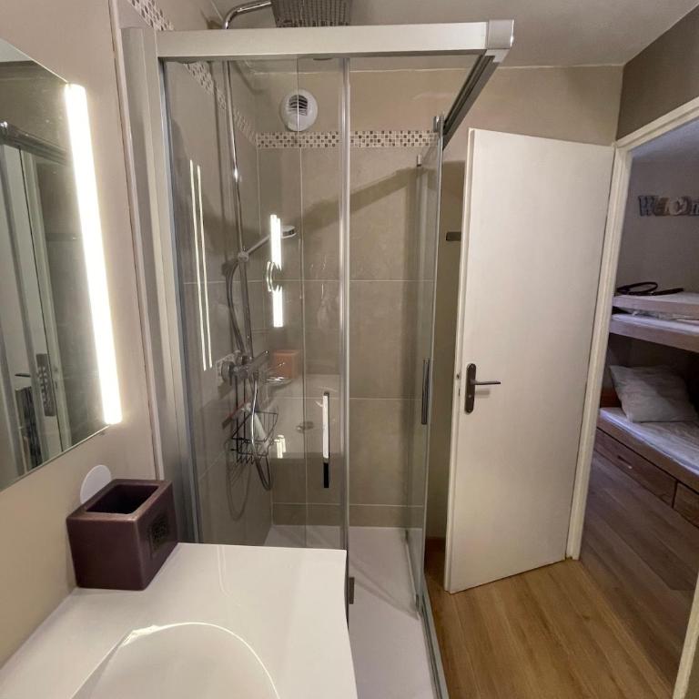 Appartement Les Chalmettes 4 Personnes au pied des Pistes Wifi - Balcon - Parking - Studio - 33