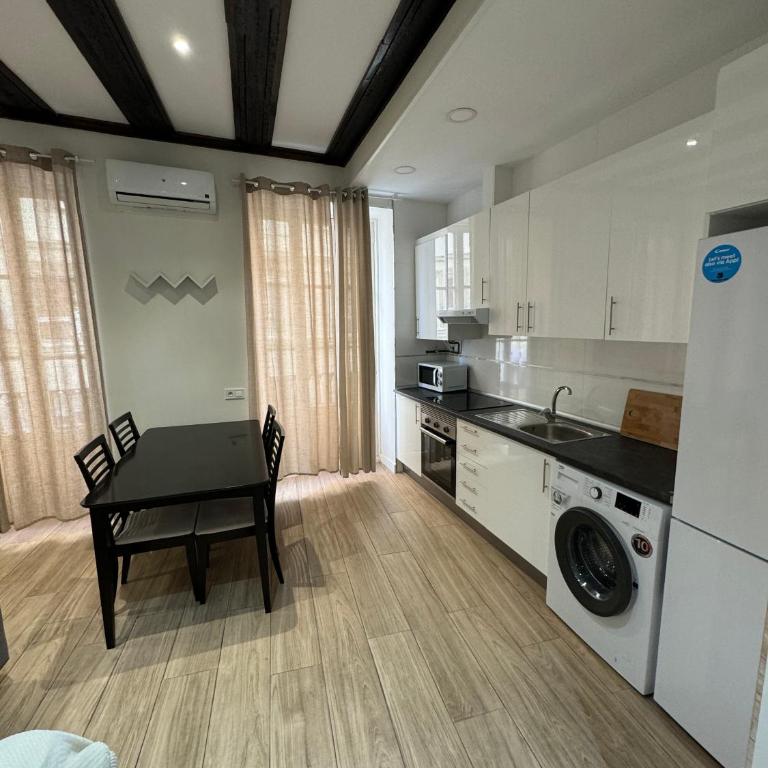 Mercat central - Two-Bedroom Apartment - 12