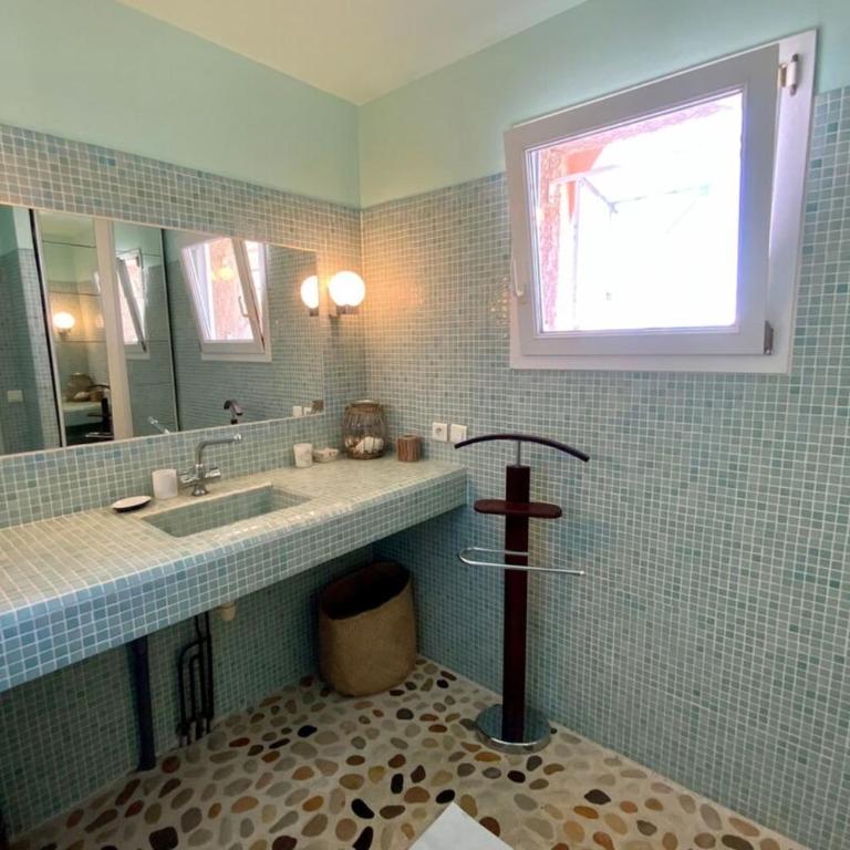 The seaside 200m2 villa with swimming pool! - Villa - 23