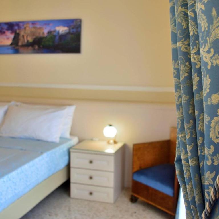 Bellini Inn Deluxe - Double or Twin Room with Extra Bed - 3