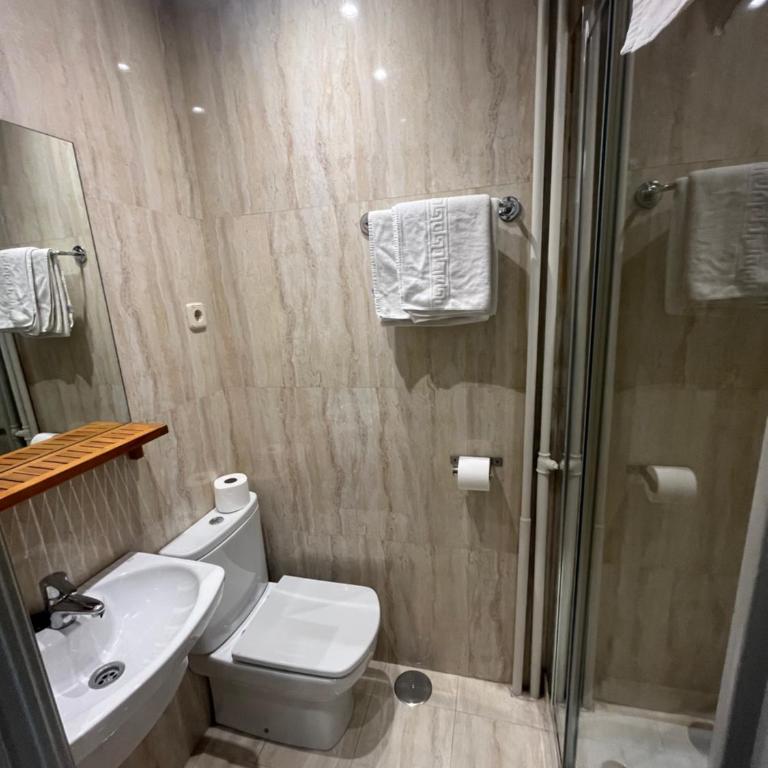 Hostal Avenida - Habitación Individual con baño privado - 4