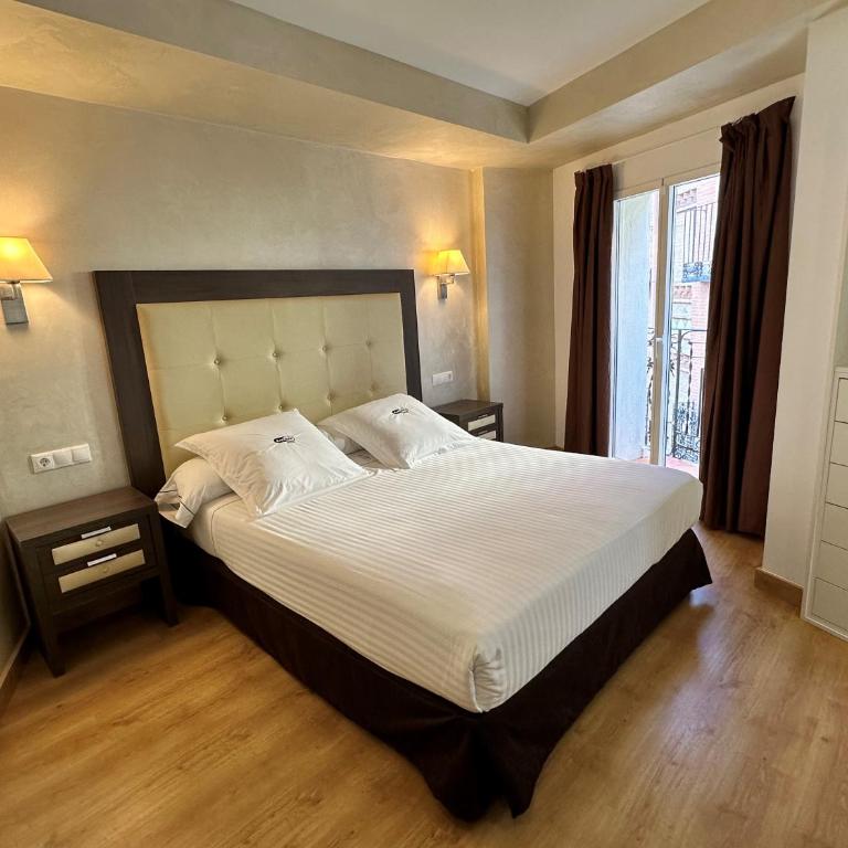 Antídoto Rooms Zocodover Check-in on line - Habitación con cama extragrande y ducha a ras de suelo - Adaptada para personas con movilidad reducida - 3