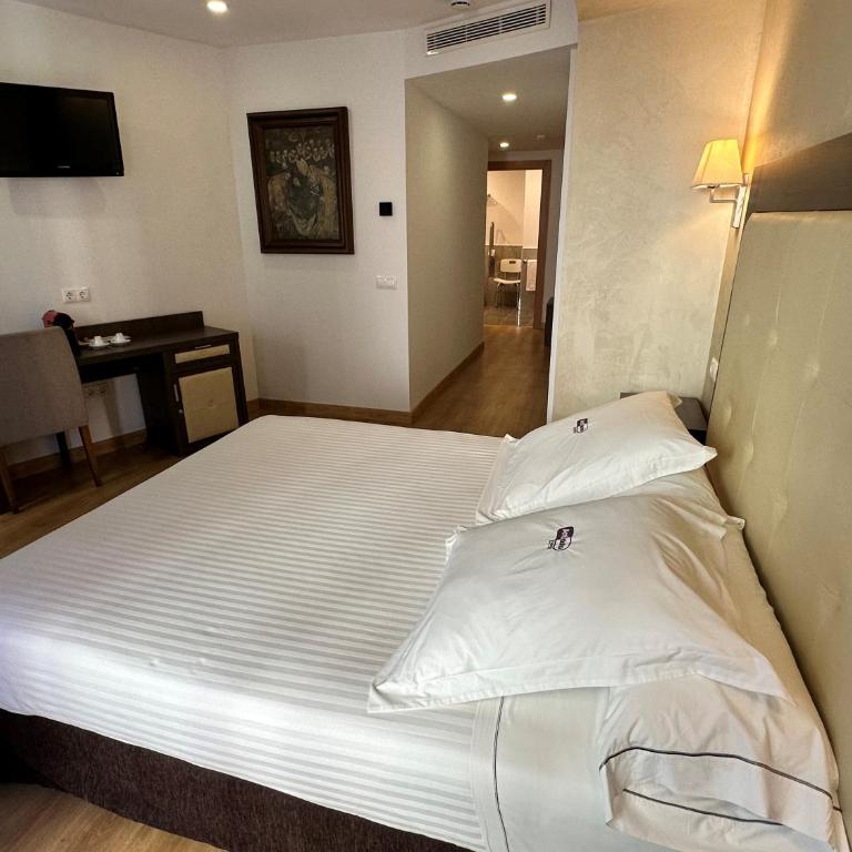Antídoto Rooms Zocodover Check-in on line - Habitación con cama extragrande y ducha a ras de suelo - Adaptada para personas con movilidad reducida - 4