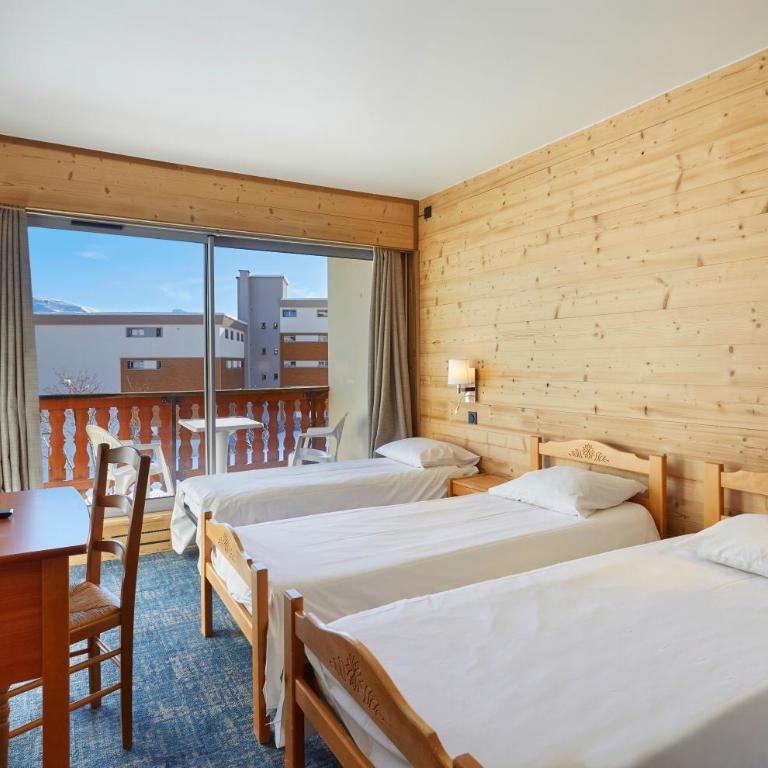 Hôtel Eliova Le Chaix - Chambre Triple avec Balcon - 1
