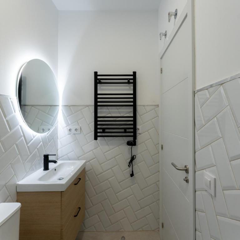 Luxe Apartment Madrid North - Two-Bedroom Apartment - 28
