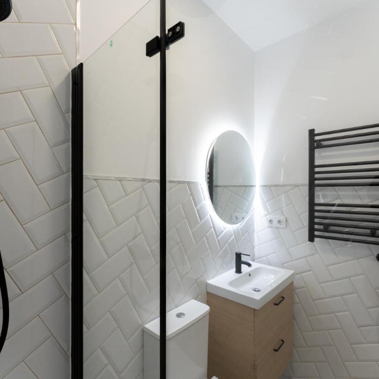 Luxe Apartment Madrid North - Two-Bedroom Apartment - 29