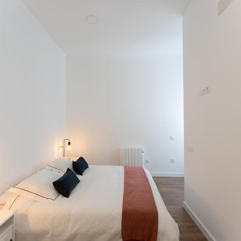 Luxe Apartment Madrid North - Two-Bedroom Apartment - 14