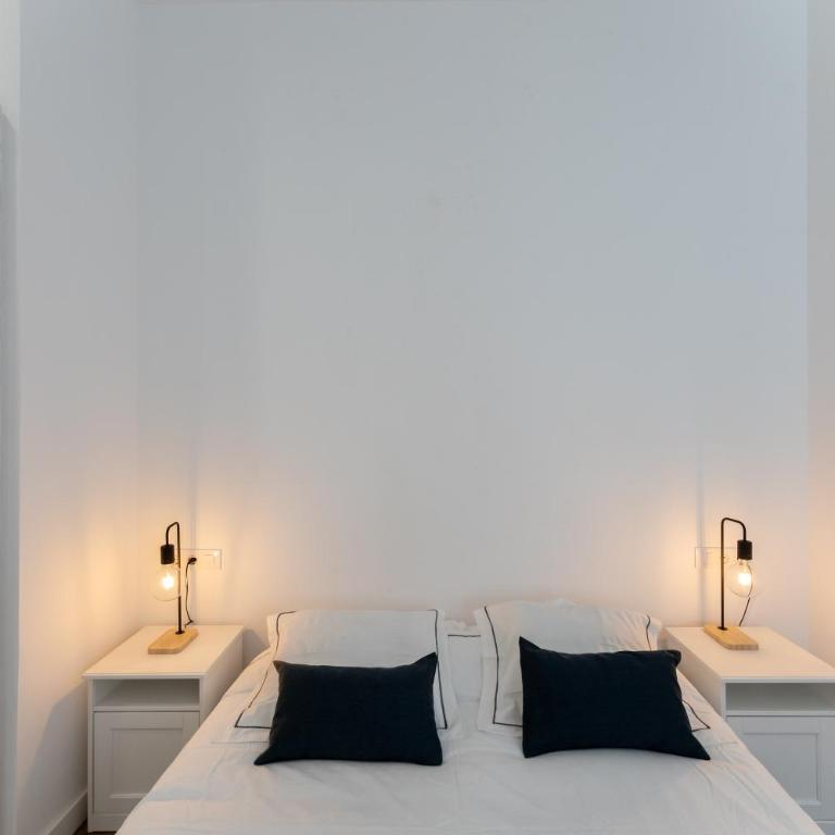 Luxe Apartment Madrid North - Two-Bedroom Apartment - 17