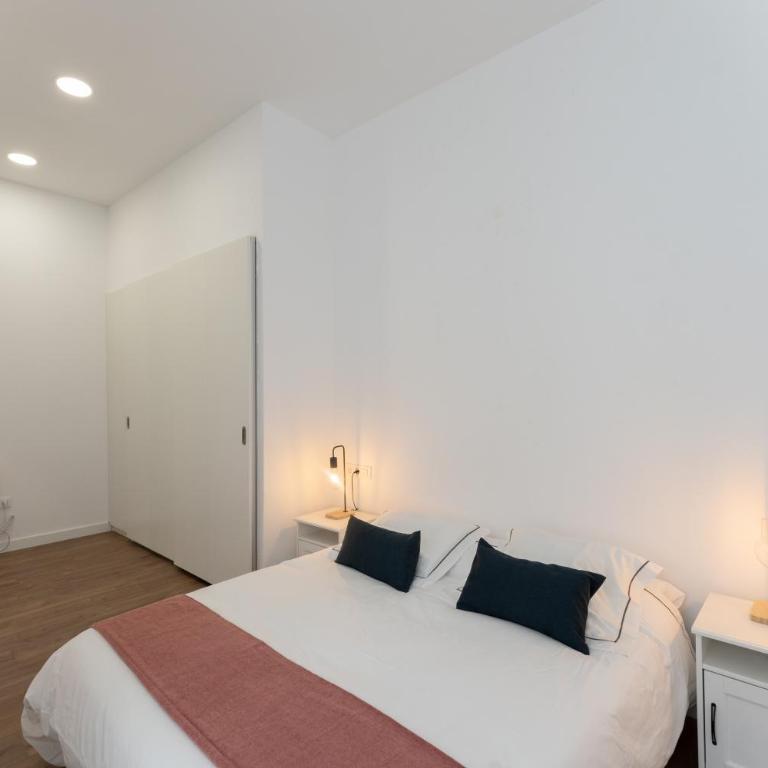 Luxe Apartment Madrid North - Two-Bedroom Apartment - 16