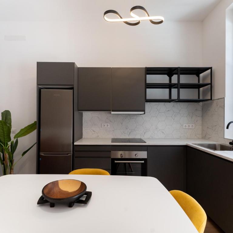 Luxe Apartment Madrid North - Two-Bedroom Apartment - 8