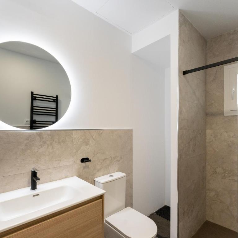 Luxe Apartment Madrid North - Two-Bedroom Apartment - 31