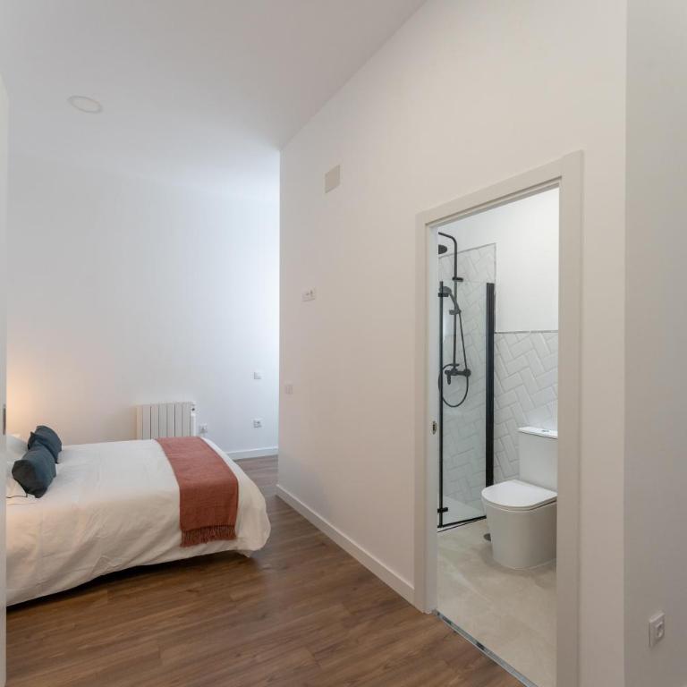 Luxe Apartment Madrid North - Two-Bedroom Apartment - 21