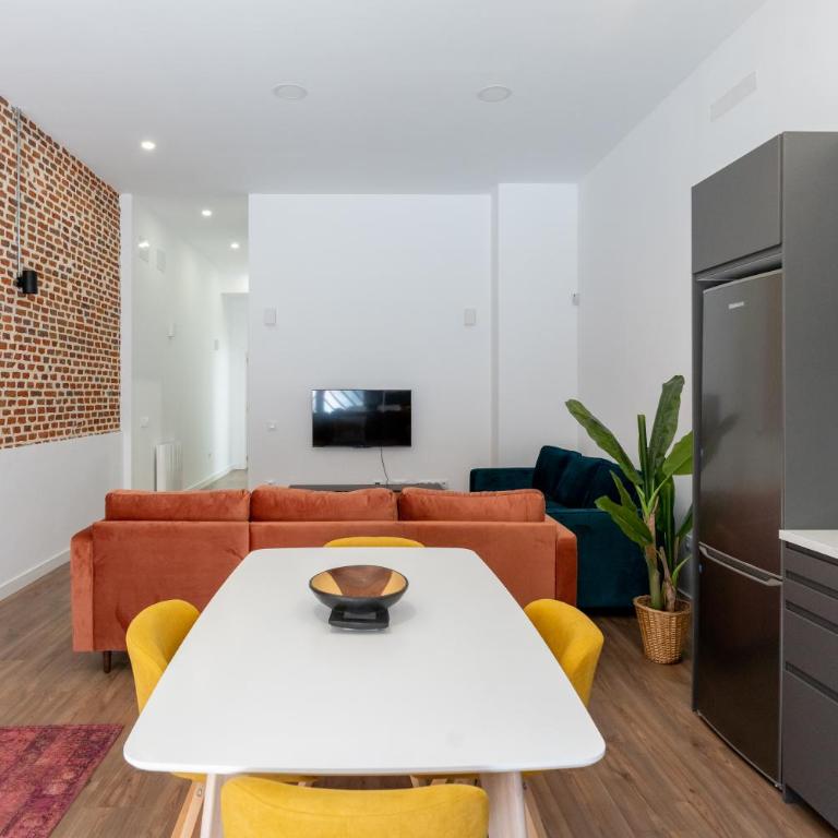 Luxe Apartment Madrid North - Two-Bedroom Apartment - 13
