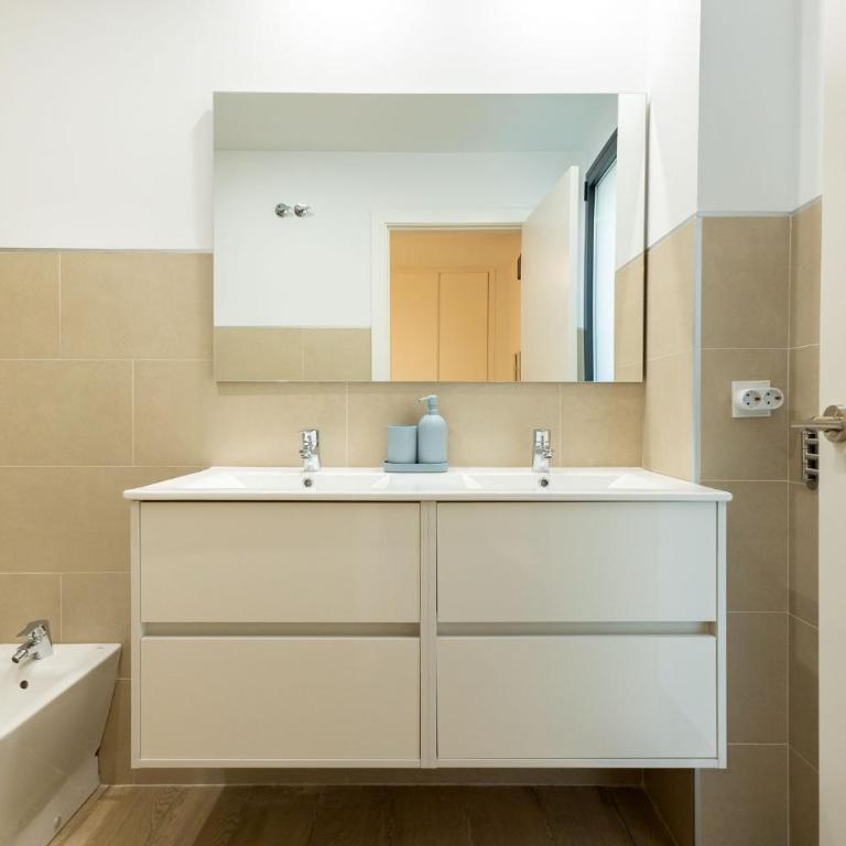 Charming 2 Bedroom Apartment with FREE PARKING close to Torre del Oro by Ocityzen - Apartamento de 2 dormitorios - 26