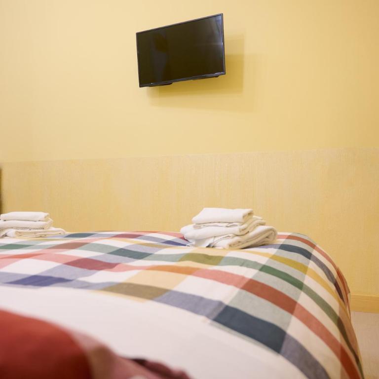 On The Rainbow B&B - Double Room with Private Bathroom - 5