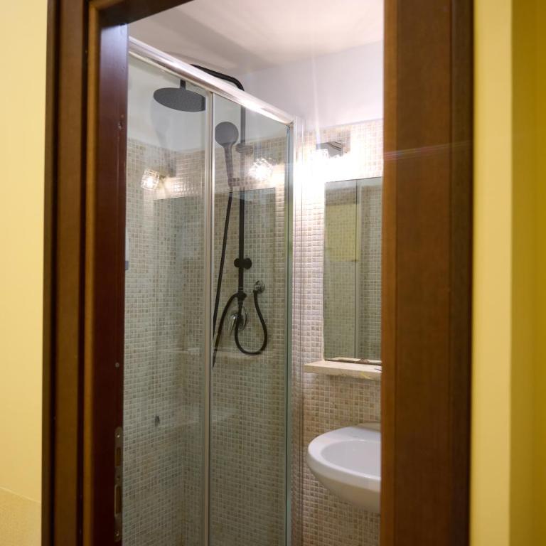 On The Rainbow B&B - Double Room with Private Bathroom - 7