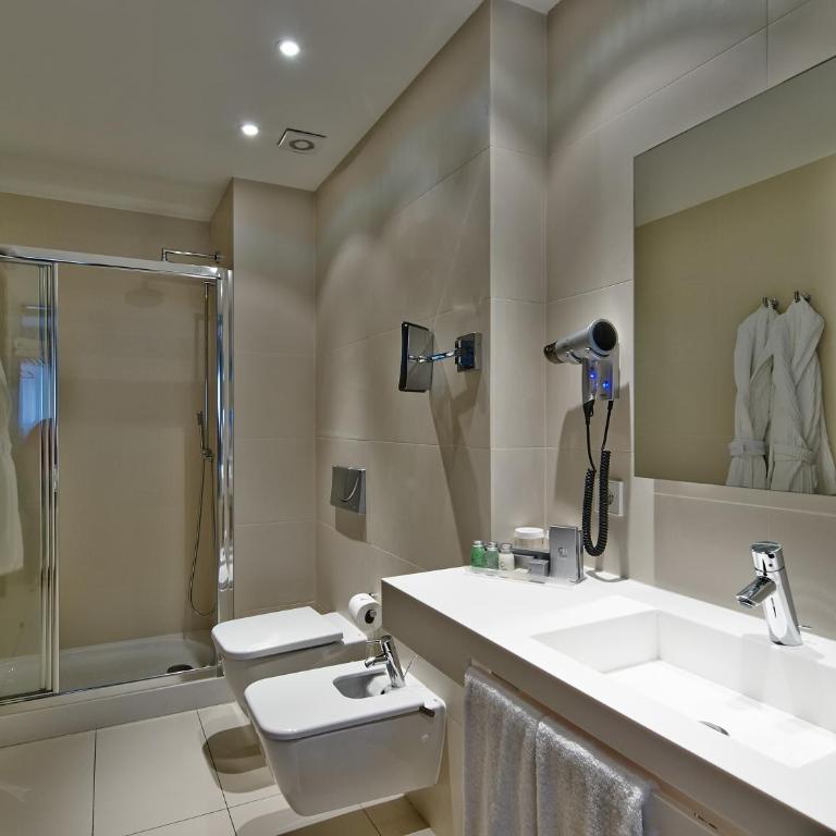 Hotel Carris Marineda - Habitación Familiar con aparcamiento - 1