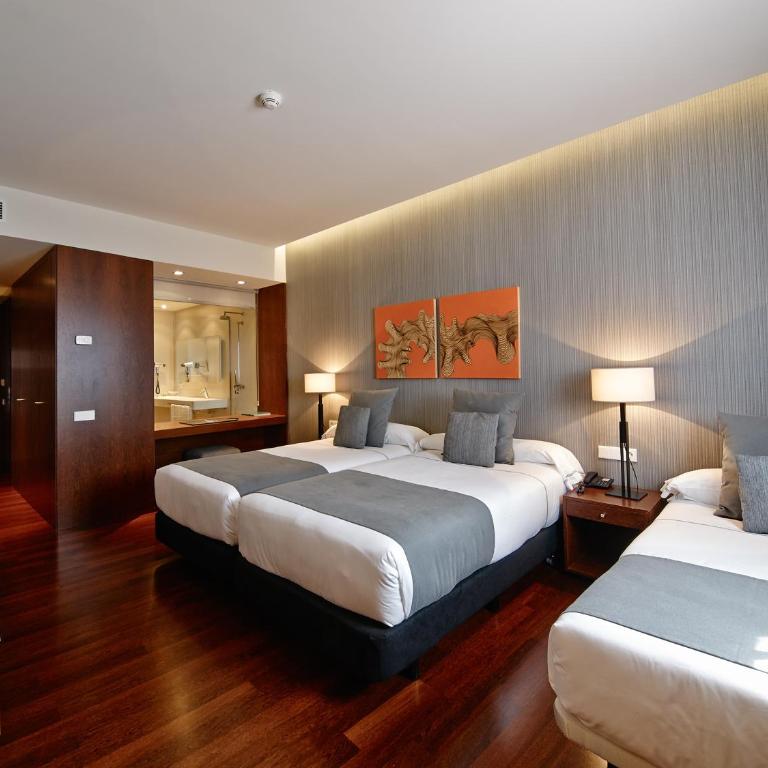 Hotel Carris Marineda - Habitación Familiar con aparcamiento - 4